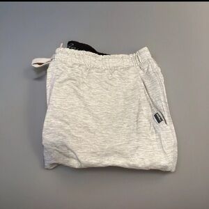 XL Eddie Bauer Men's Everyday Shorts XL GRAY, NEW WITH TAGS